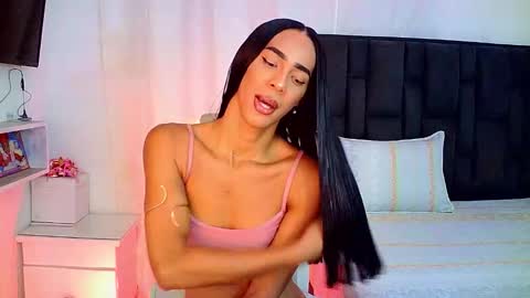 Snapshot of rosalindasexy chatting on February 2026 04:51:02 AM Rosalinda online show from February 2026 04:51:02 AM