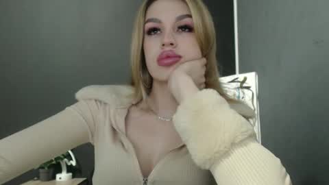 Snapshot of rosaline_ly chatting on October 2025 01:10:02 PM Rosalina online show from October 2025 01:10:02 PM