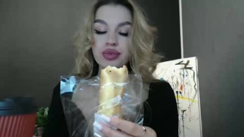 Snapshot of rosaline_ly chatting on October 2025 02:07:01 PM Rosalina online show from October 2025 02:07:01 PM