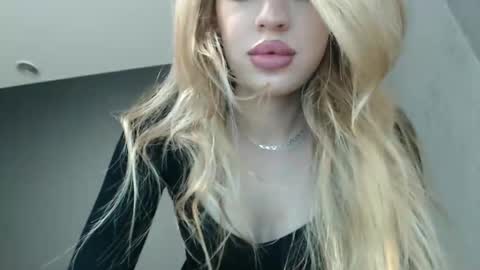 Snapshot of rosaline_ly chatting on November 2025 02:52:02 PM Rosalina online show from November 2025 02:52:02 PM