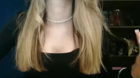 Snapshot of rosaline_ly chatting on November 2025 02:44:01 PM Rosalina online show from November 2025 02:44:01 PM