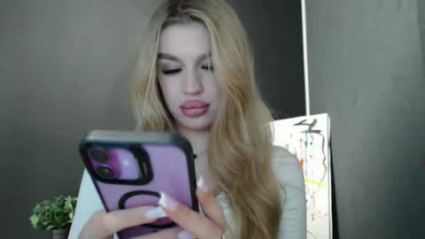 Snapshot of rosaline_ly chatting on November 2025 02:32:02 PM Rosalina online show from November 2025 02:32:02 PM