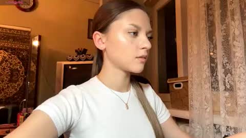 Snapshot of rosanareichelt chatting on December 2025 02:11:01 PM Mona online show from December 2025 02:11:01 PM