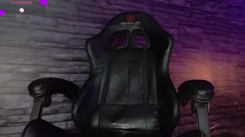 Snapshot of rose_baker_ chatting on February 2025 05:50:01 PM ROSE BAKER online show from February 2025 05:50:01 PM