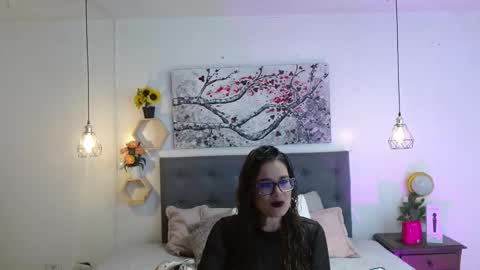 Snapshot of rose_thompson1 chatting on December 2025 01:38:02 PM Rose online show from December 2025 01:38:02 PM