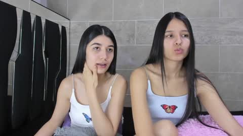 Snapshot of roseandmiah chatting on December 2024 07:26:01 AM Rose y Miah online show from December 2024 07:26:01 AM
