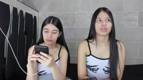 Snapshot of roseandmiah chatting on December 2024 06:55:02 AM Rose y Miah online show from December 2024 06:55:02 AM