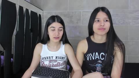 Snapshot of roseandmiah chatting on December 2024 07:04:02 AM Rose y Miah online show from December 2024 07:04:02 AM