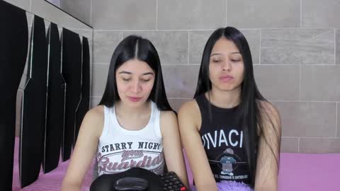 Snapshot of roseandmiah chatting on January 2025 07:39:01 AM Rose y Miah online show from January 2025 07:39:01 AM