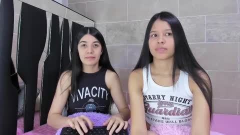 Snapshot of roseandmiah chatting on February 2025 06:34:01 AM Rose y Miah online show from February 2025 06:34:01 AM