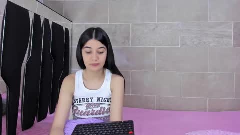 Snapshot of roseandmiah chatting on February 2025 07:10:01 AM Rose y Miah online show from February 2025 07:10:01 AM