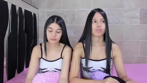 Snapshot of roseandmiah chatting on February 2025 07:11:02 AM Rose y Miah online show from February 2025 07:11:02 AM