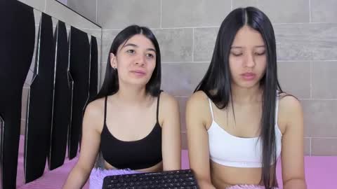 Snapshot of roseandmiah chatting on March 2025 07:43:02 AM Rose y Miah online show from March 2025 07:43:02 AM