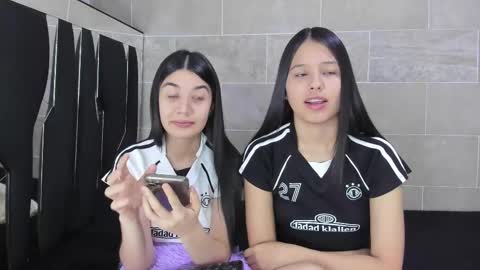 Snapshot of roseandmiah chatting on March 2025 06:15:02 AM Rose y Miah online show from March 2025 06:15:02 AM
