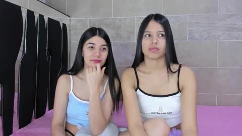 Snapshot of roseandmiah chatting on March 2025 06:28:02 AM Rose y Miah online show from March 2025 06:28:02 AM