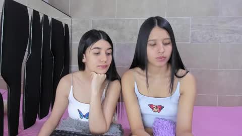 Snapshot of roseandmiah chatting on March 2025 06:49:01 AM Rose y Miah online show from March 2025 06:49:01 AM