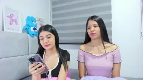 Snapshot of roseandmiah chatting on September 2025 05:33:02 AM Rose y Miah online show from September 2025 05:33:02 AM