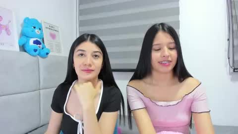 Snapshot of roseandmiah chatting on October 2025 02:43:02 AM Rose y Miah online show from October 2025 02:43:02 AM