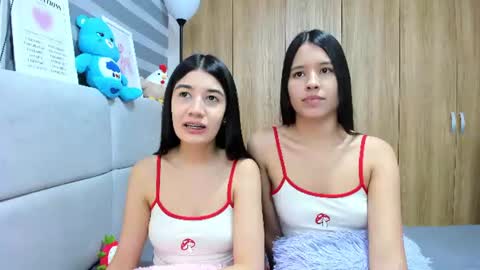 Snapshot of roseandmiah chatting on June 2026 03:11:02 AM Rose y Miah online show from June 2026 03:11:02 AM