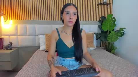 roseaurora online show from November 2025 12:51:02 PM