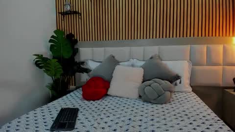 roseaurora online show from November 2025 12:49:02 PM