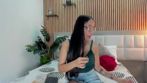 roseaurora online show from December 2025 12:36:02 PM