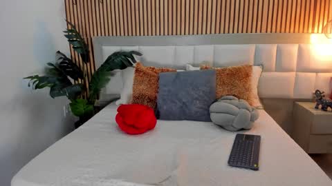 roseaurora online show from January 2026 01:02:01 PM