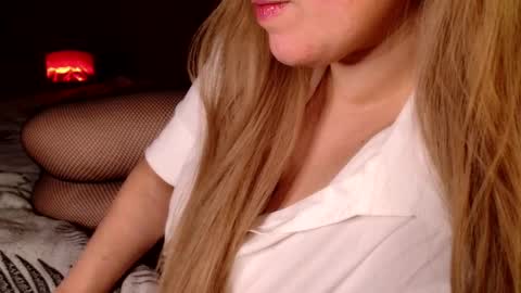 Snapshot of roseberryred chatting on November 2025 08:33:02 PM Roseberry online show from November 2025 08:33:02 PM