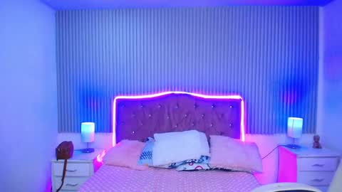 roses_liittle_ online show from March 2026 06:19:01 AM