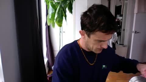 Snapshot of rosscollab chatting on November 2025 03:01:02 PM RossCollab online show from November 2025 03:01:02 PM