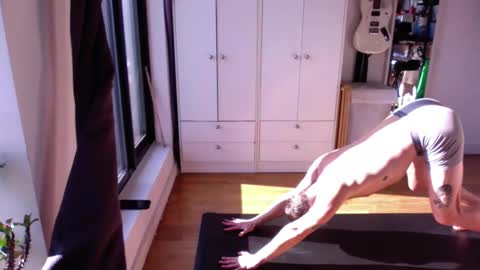 RossCollab online show from December 2025 04:59:02 PM