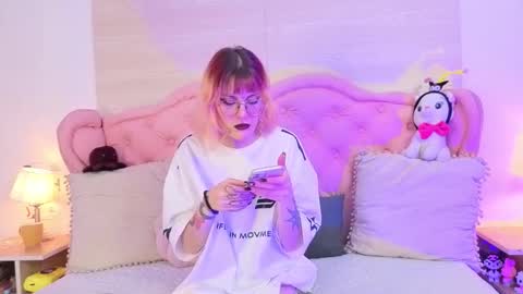 Snapshot of rossiie_hunt_ chatting on November 2025 06:20:01 PM rossiie_hunt_ online show from November 2025 06:20:01 PM