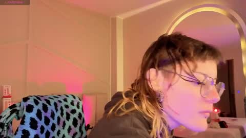 Snapshot of rossiie_hunt_ chatting on June 2026 12:18:01 PM rossiie_hunt_ online show from June 2026 12:18:01 PM
