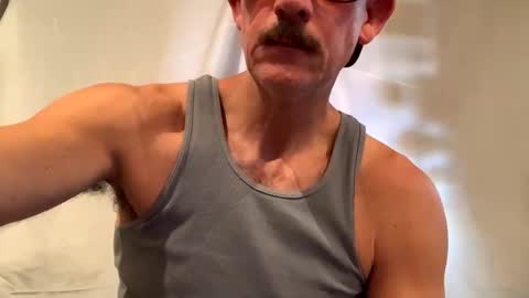Snapshot of roundthebend8 chatting on June 2026 02:11:02 AM roundthebend8 online show from June 2026 02:11:02 AM