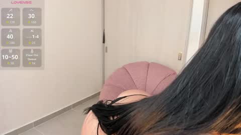 Snapshot of rouse_hallberg_ chatting on May 2026 07:41:02 PM DREAM online show from May 2026 07:41:02 PM