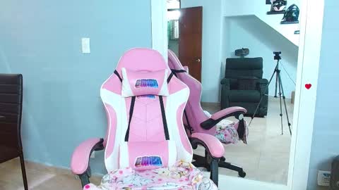 Snapshot of rousebonnett chatting on February 2025 03:27:01 PM ROUSE  online show from February 2025 03:27:01 PM