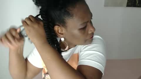 Snapshot of roushlove chatting on April 2026 01:28:02 PM luxa online show from April 2026 01:28:02 PM