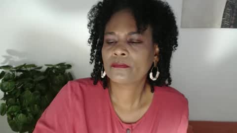 Snapshot of roushlove chatting on May 2026 09:20:01 PM luxa online show from May 2026 09:20:01 PM