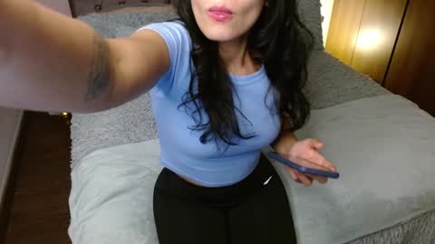 Rouss marie henao  online show from December 2024 04:00:02 AM