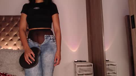 Snapshot of rouss_henao chatting on November 2025 11:07:02 PM Rouss marie henao online show from November 2025 11:07:02 PM