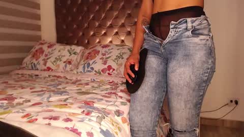 Rouss marie henao  online show from December 2025 01:44:01 AM