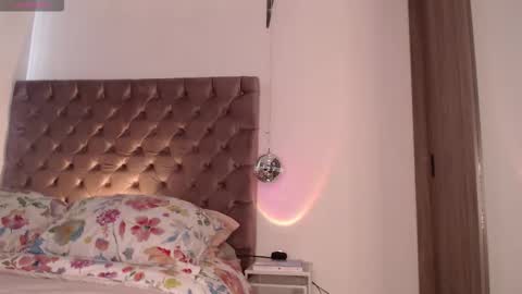 Rouss marie henao  online show from February 2026 01:26:02 PM