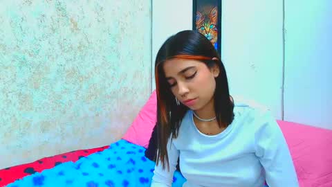 rousse_violet online show from March 2025 11:38:02 PM