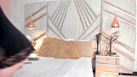 RousseWalker online show from October 2025 12:29:01 PM