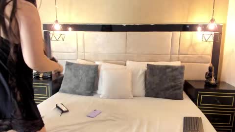 RousseWalker online show from November 2025 12:04:01 PM