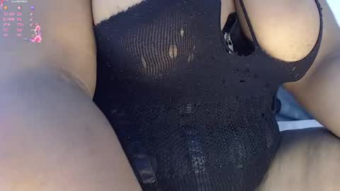Snapshot of rouxe_lee chatting on May 2026 01:57:16 AM tania online show from May 2026 01:57:16 AM