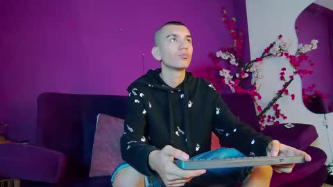 Snapshot of rowancley chatting on September 2025 12:18:01 PM Rowan online show from September 2025 12:18:01 PM