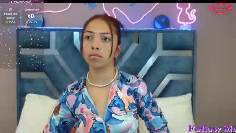 Snapshot of roxan_fox_ chatting on February 2026 04:54:01 AM Roxane online show from February 2026 04:54:01 AM