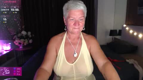 Snapshot of roxana_brooks chatting on January 2026 12:10:02 PM Roxana online show from January 2026 12:10:02 PM