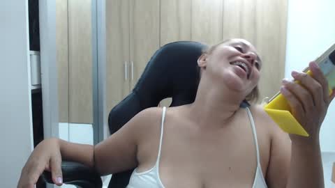 Snapshot of roxanalove7 chatting on December 2024 11:22:01 PM Roxana online show from December 2024 11:22:01 PM